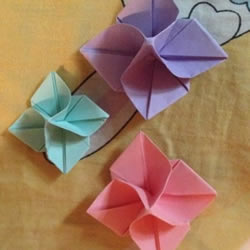 四瓣花折纸图解教程 手工折叠四瓣花的方法