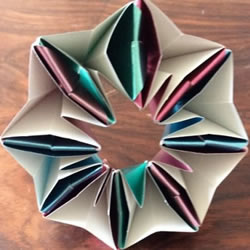 多张纸折花的方法图解 立体八瓣花的折法步骤