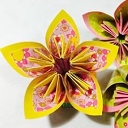 3种立体樱花的折纸方法 先折花瓣再组成纸花