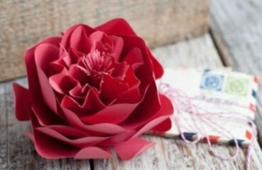 漂亮红色花朵的制作方法 用卡纸制作图解