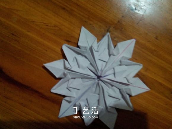 3D立体雪花的折纸图解 复杂精美雪花的折法