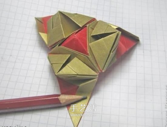 冬天的美丽折纸手工 立体雪花花球的折法图解