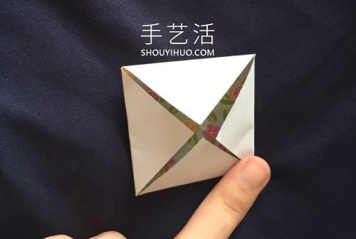 儿童简单折纸四角花的折法图解教程