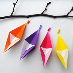 折纸菱形水晶挂饰 菱形风铃的折法图解教程