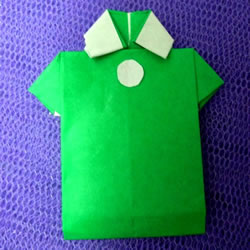 怎么折男T恤的图解教程 手工折纸T恤简单折法