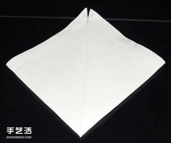 餐巾折叠方法图解 简单折出立体的皇冠