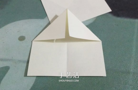 简易圣诞花环折纸图解 幼儿折圣诞花环的折法