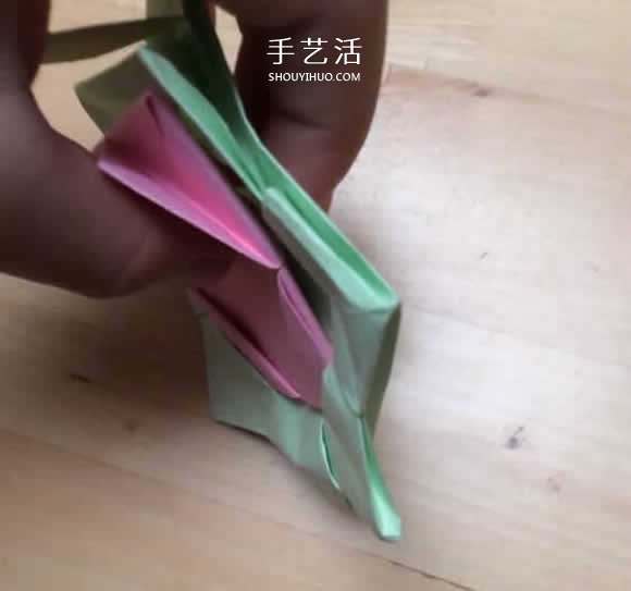 旋转纸陀螺怎么折图解 简单花型陀螺折纸教程