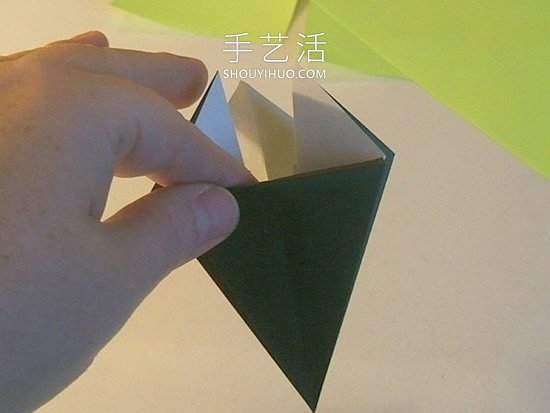 简单折纸立体圣诞树的折法详细步骤图