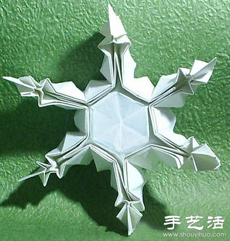 立体雪花折纸教程 折雪花的方法