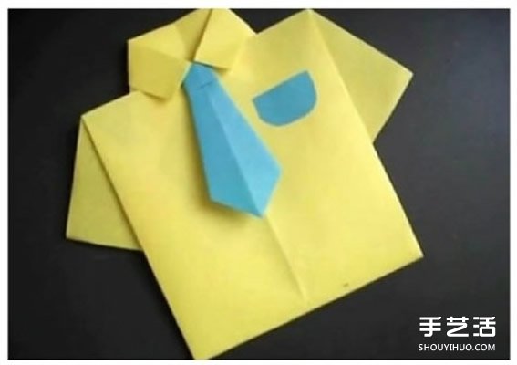 配领带的短袖衬衫折纸 短袖衬衫和领带的折法