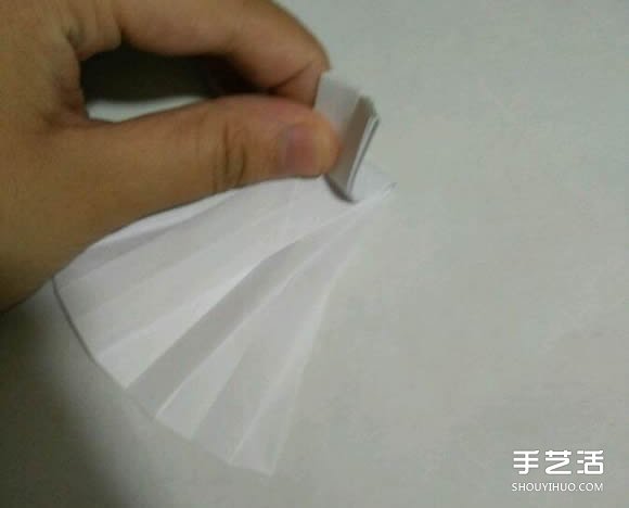 折纸婚纱裙的折法图解 婚纱的折纸方法步骤