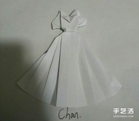 折纸婚纱裙的折法图解 婚纱的折纸方法步骤