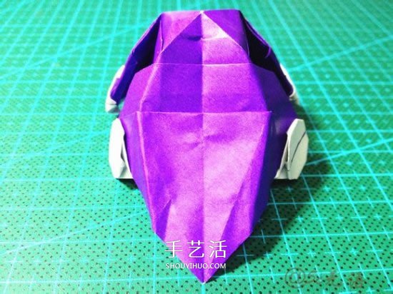 立体小汽车的折法图解 手工折纸汽车的折法