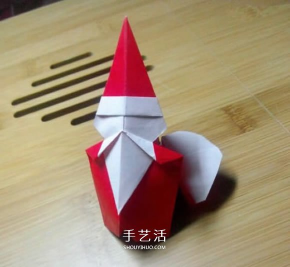 背着麻袋的可爱圣诞老人手工折纸图解教程