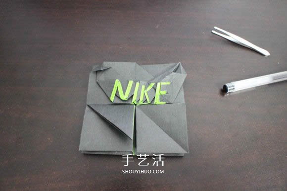 耐克标志的折纸方法 怎么折NIKE标志的图解