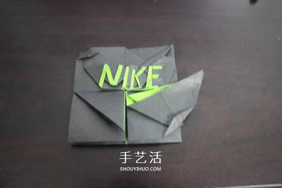 耐克标志的折纸方法 怎么折NIKE标志的图解