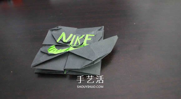 耐克标志的折纸方法 怎么折NIKE标志的图解