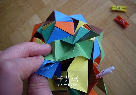 纸球的折法步骤图片 折纸彩球的详细步骤图