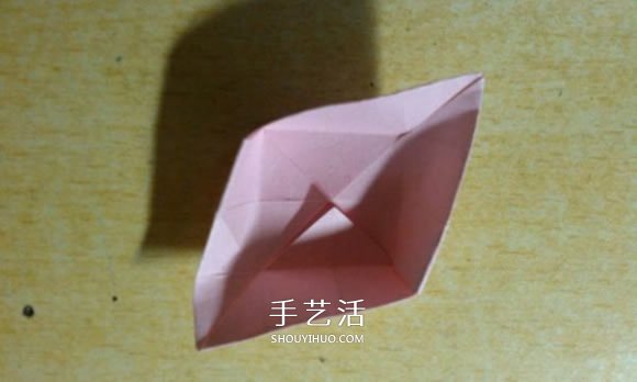 镂空纸花球怎么折图解 简单手工花球的折法