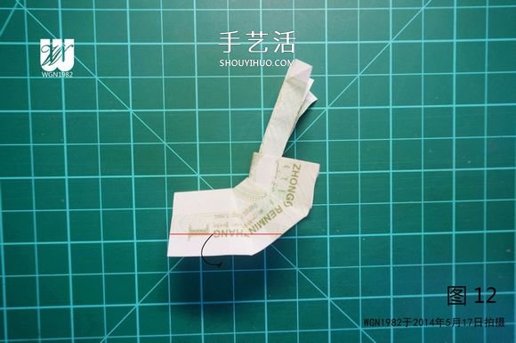 一元纸币折纸教程：鞋子里的芽苗的折法图解
