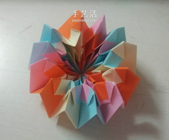 可以随意翻内翻外！变换纸花球折纸方法图解