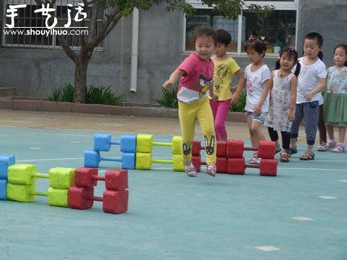 废旧材料制作幼儿举重器