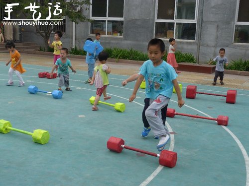 废旧材料制作幼儿举重器