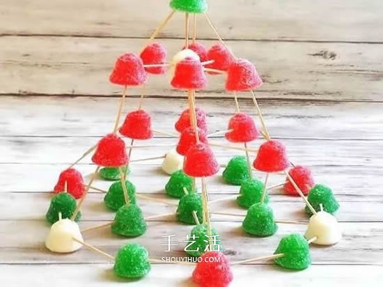 亲子益智小游戏：用软糖和牙签搭建圣诞树