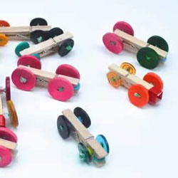 纽扣车轮小汽车制作 木夹子纽扣玩具车的做法