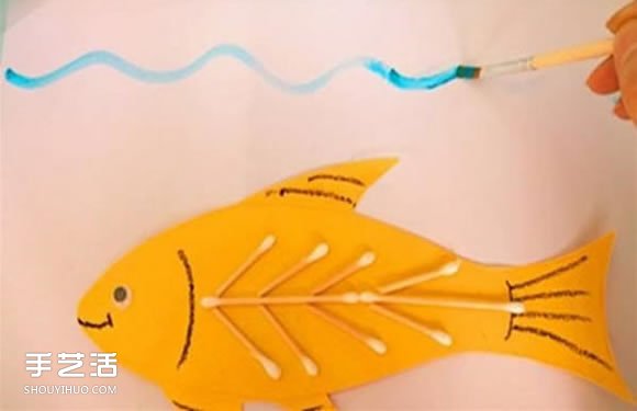 简单小鱼粘贴画做法 幼儿卡纸小鱼手工制作