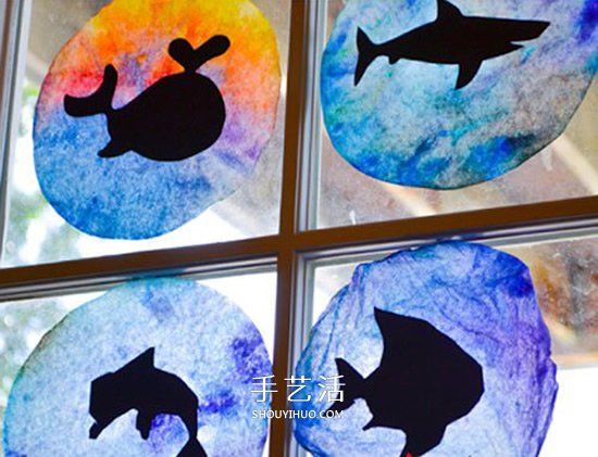 幼儿手工制作玻璃小鱼贴 让窗户变身海底世界
