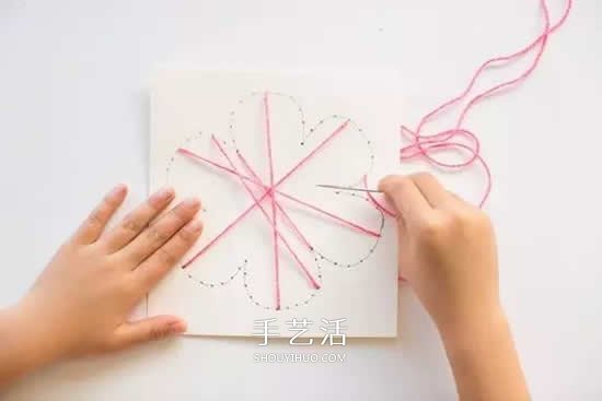 毛线绕线花朵图案制作 儿童用毛线做花的教程