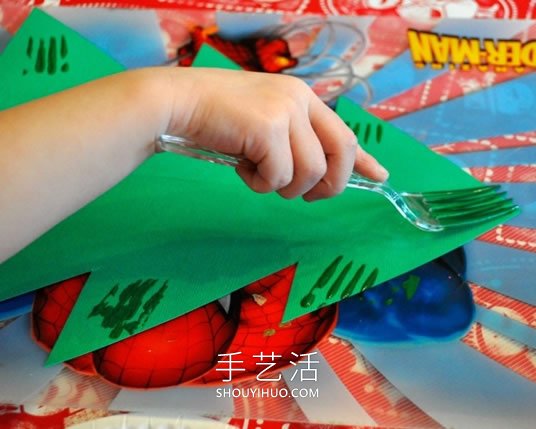 幼儿园手工制作卡纸圣诞树的做法简单又好玩