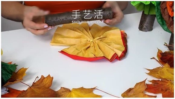 幼儿用皱纹纸手工制作秋天大树的做法教程