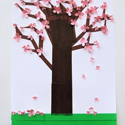 幼儿手工贴画教程：卡纸和胶带贴美丽的樱花树