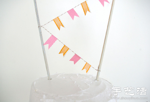 生日蛋糕装饰彩旗的DIY方法