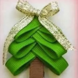 简单绸带丝带圣诞树小饰品的手工制作方法