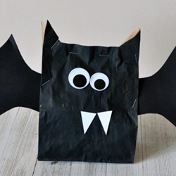 万圣节可爱小蝙蝠制作 利用牛皮纸袋改造而成