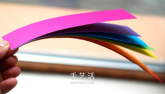 自制彩虹风铃的方法 卡纸制作彩虹风铃教程