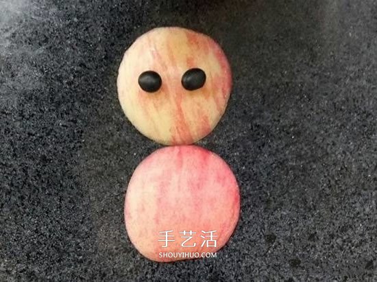 幼儿园切水果小游戏 用苹果切出可爱小人拼图