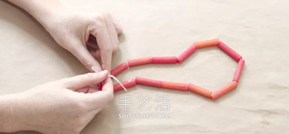 幼儿园手工制作通心粉项链的做法教程