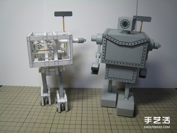 齿轮驱动纸机器人模型 手工自驱动纸机器人图片