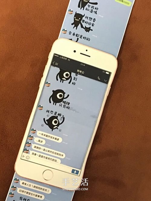 小伙子纸糊iPhone手机送女友 屏幕还能滑动！