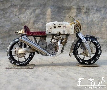 旧钟表零件DIY的摩托车模型