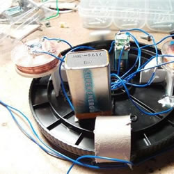 鼠标滚球、CD盒DIY粒子加速器模型