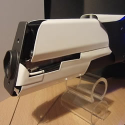 技术宅DIY制作的超强激光枪