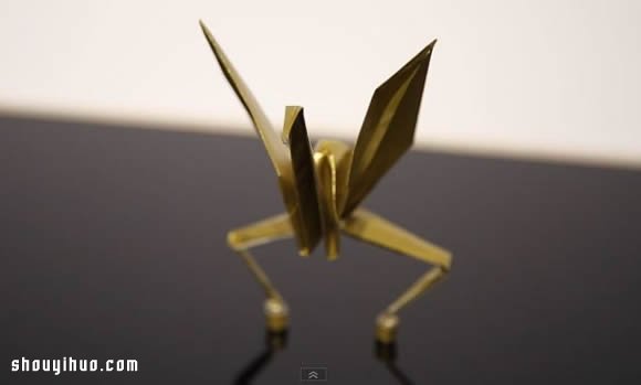 设计师 Ugoita T.a 制作的会跳舞的纸鹤