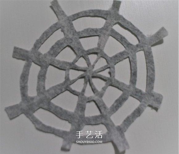 DIY万圣节装饰！蜘蛛网上发光的蜘蛛玩具制作