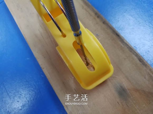 用衣夹制作投石车弹射器玩具的DIY教程